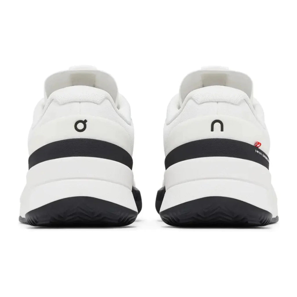 On THE ROGER Pro 2 Clay 'White Black' (Unisex)